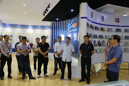 遂平县调查团到z6.com调查互换非公党建工作