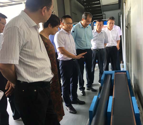 广西壮族自治区人大常委会副主任、党组书记王跃飞一行光临晶联光电调研