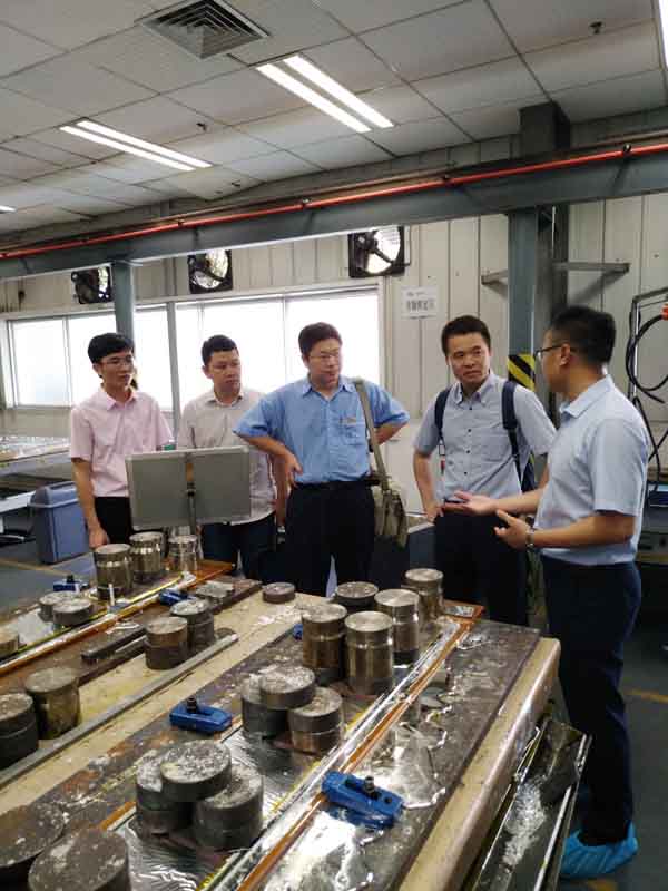 广西壮族自治区科技厅辅导一行光临晶联光电调查调研