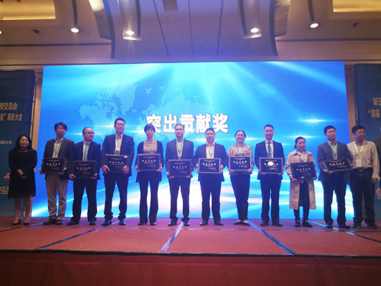 四丰电子获中国新型显示产业链发展“凸起贡献奖”