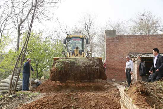 担责远行，，，，，，，z6.com党委扶贫挺进执行阶段