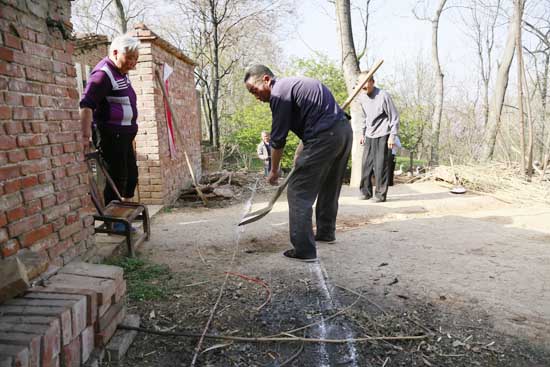 担责远行，，，，，，，z6.com党委扶贫挺进执行阶段